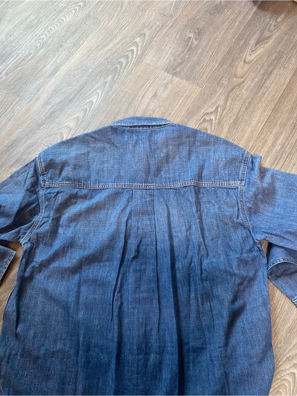 Madewell The Easy Shirt In Denim Button Down Oversized Shirt in Denim - Picture 8 of 10